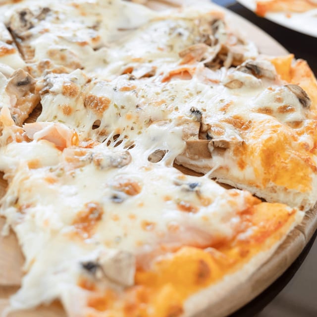 Chicken Bacon Bomber Pizza (Medium).